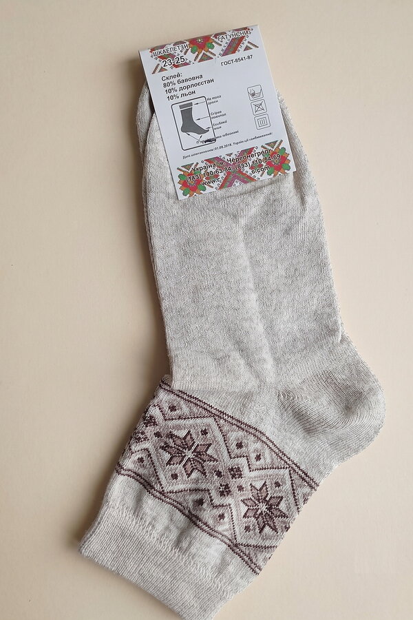 Socks with an ethnic pattern gray-brown 23-25